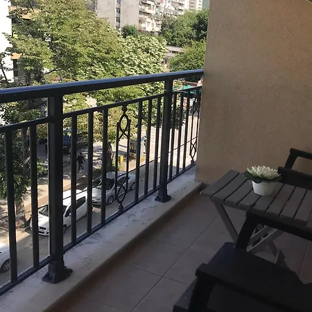 Four Seasons + Apartment *